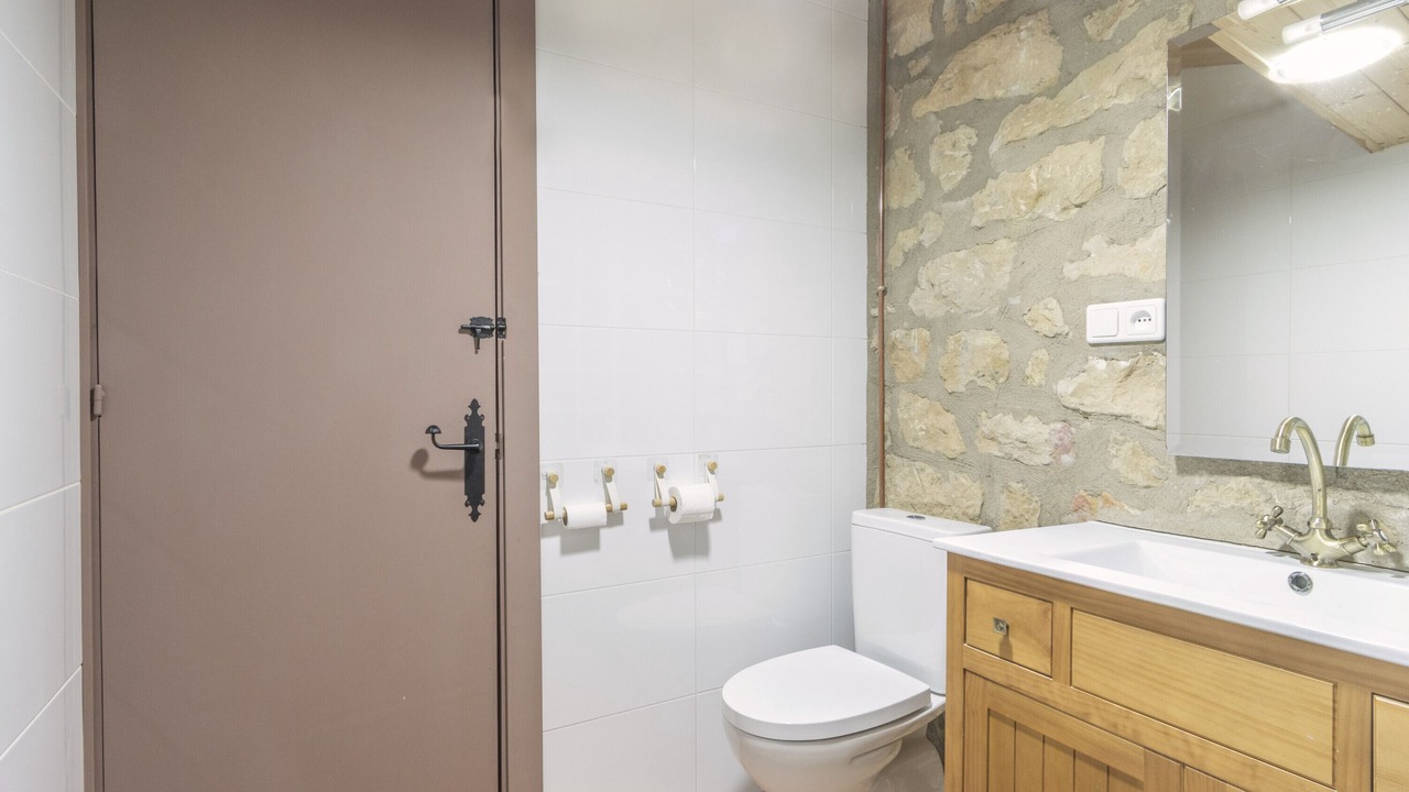 Photo of Bathroom in Maials