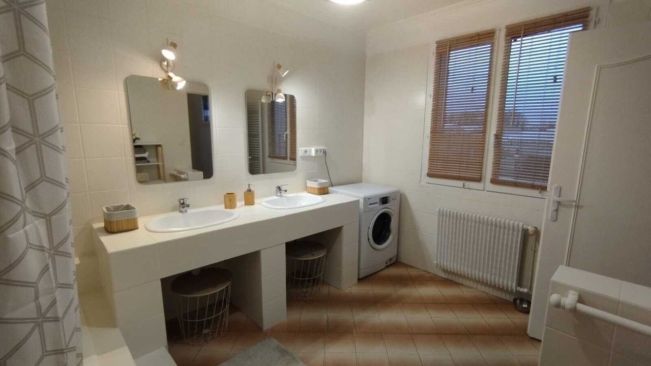 Photo of Bathroom in Irigny