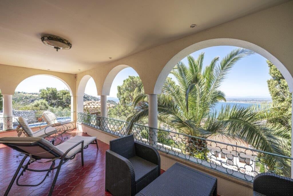 Photo of Patio Balcony in Roses Town Center