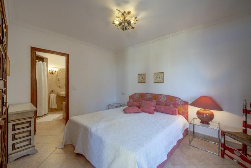 Photo of Bedroom in Roses Town Center