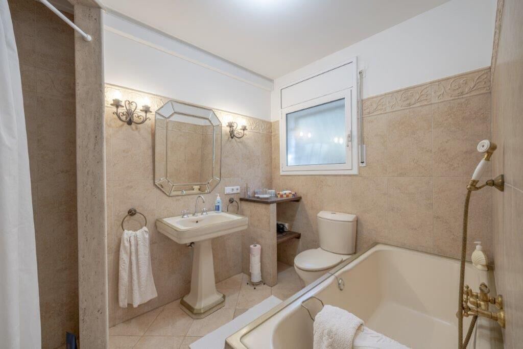 Photo of Bathroom in Roses Town Center