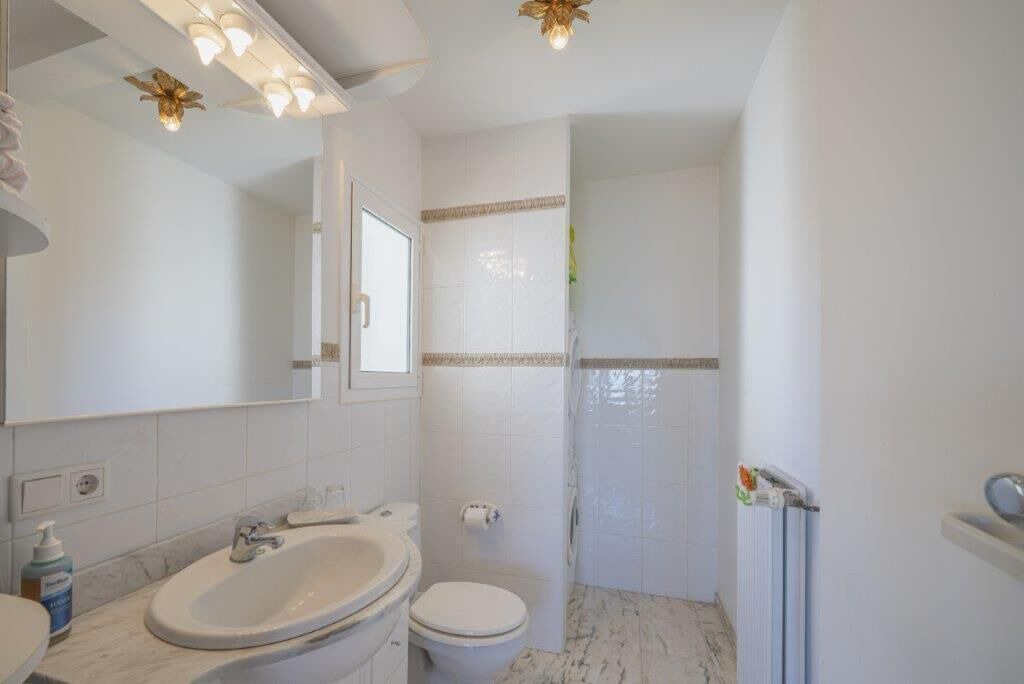 Photo of Bathroom in Roses Town Center