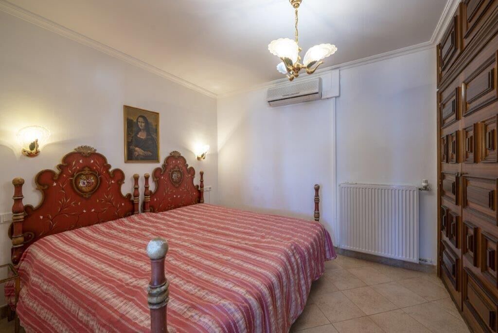 Photo of Bedroom in Roses Town Center