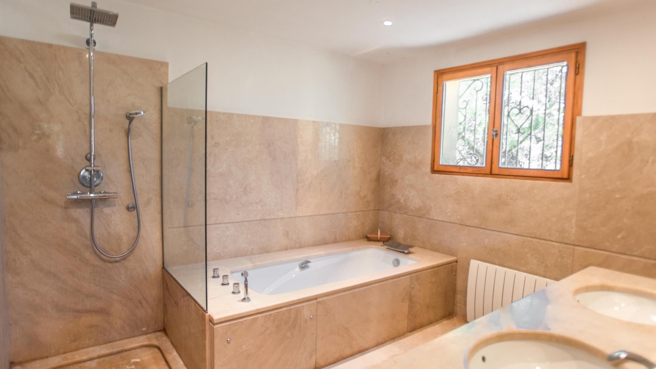 Photo of Bathroom in Sorgues