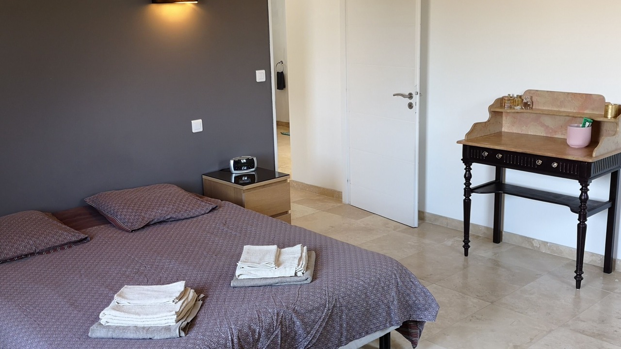 Photo of Bedroom in Ensues-la-Redonne