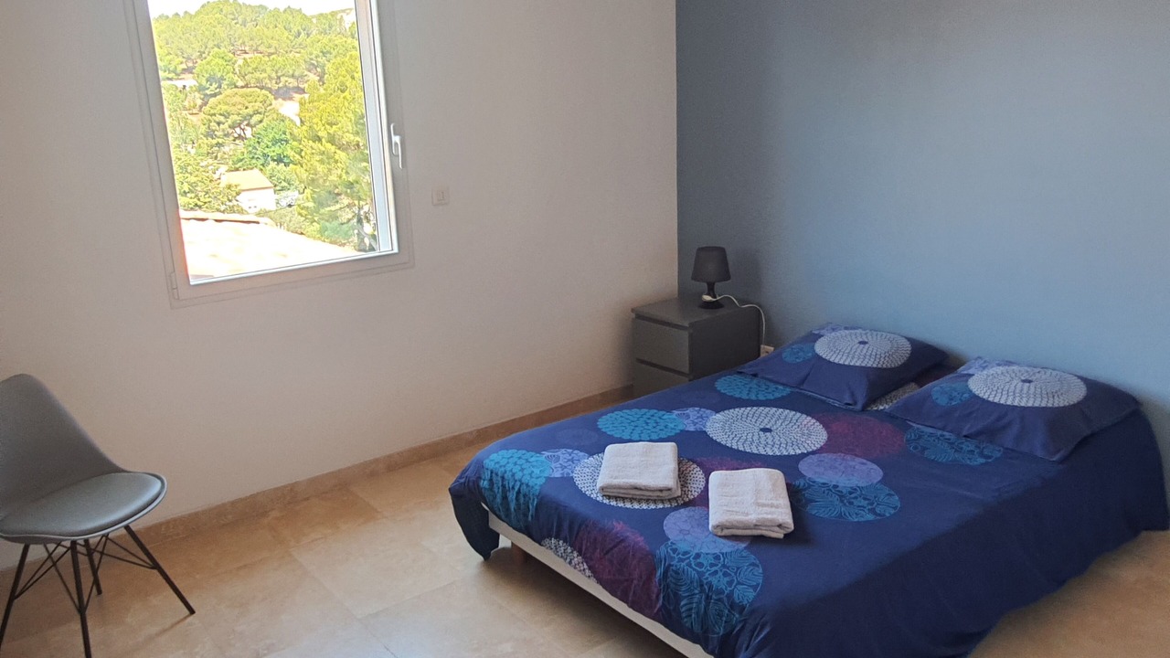 Photo of Bedroom in Ensues-la-Redonne