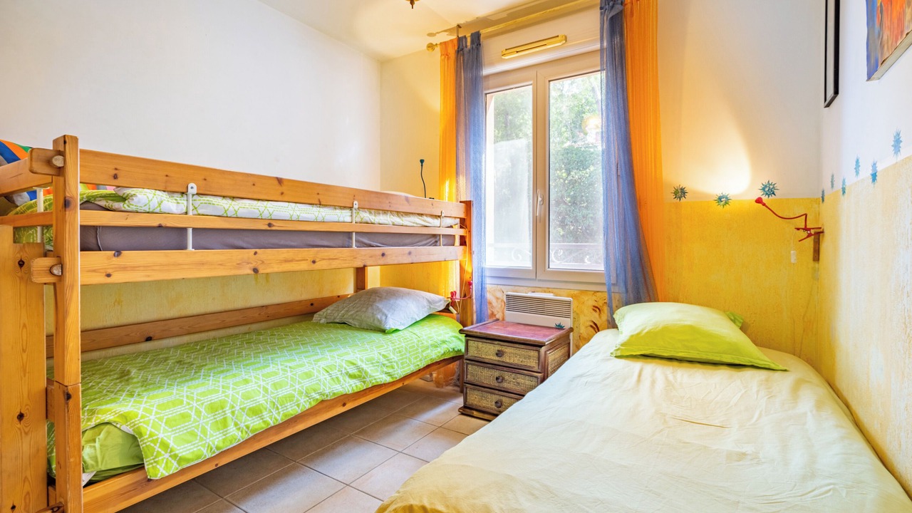 Photo of Bedroom in Ensues-la-Redonne