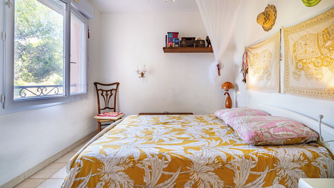 Photo of Bedroom in Ensues-la-Redonne