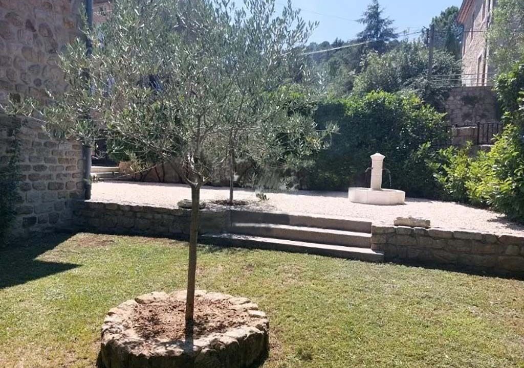 Photo of Outdoor in Banne