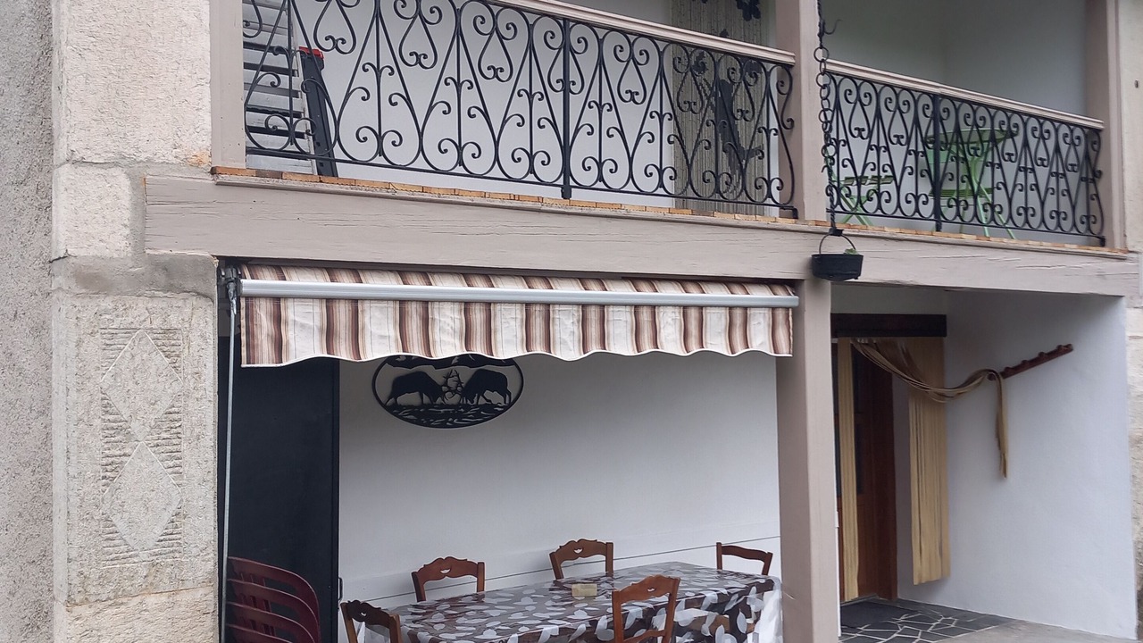 Photo of Outdoor in Campan