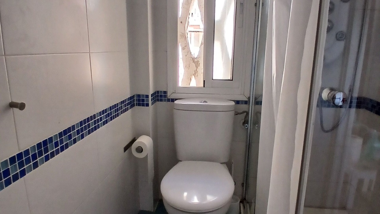 Photo of Bathroom in R.E.N.F.E.