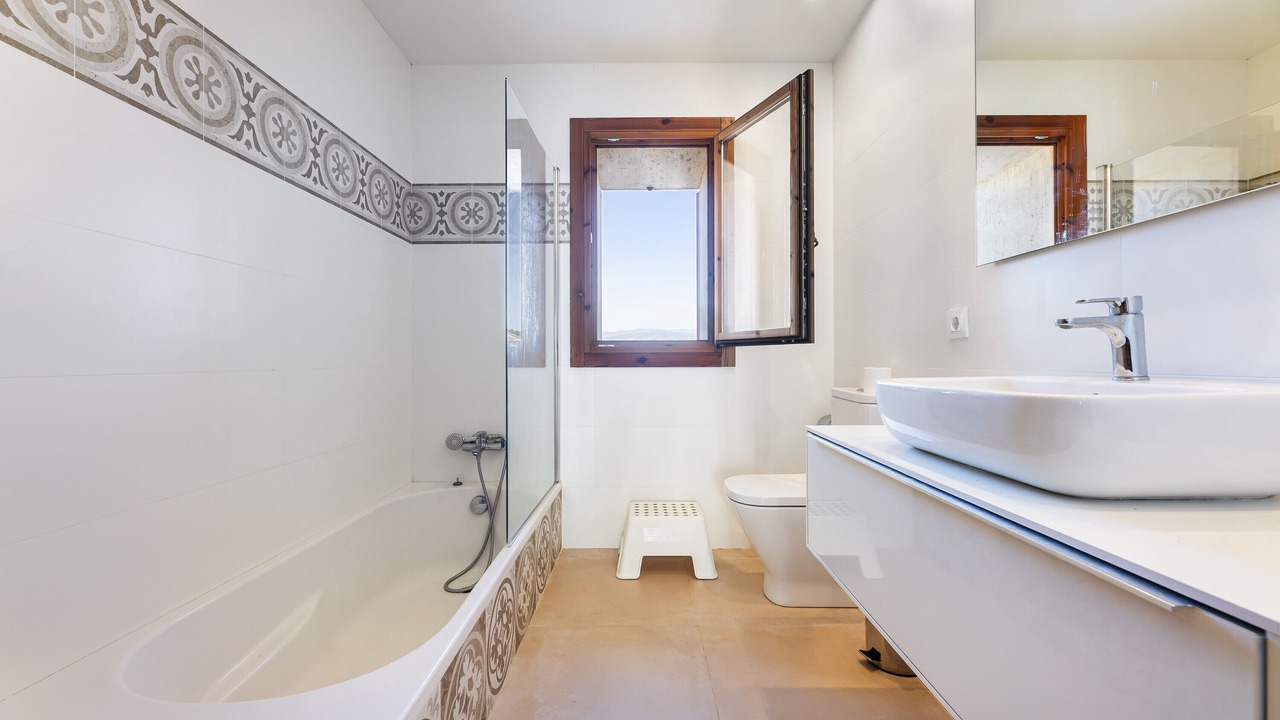 Photo of Bathroom in Portol