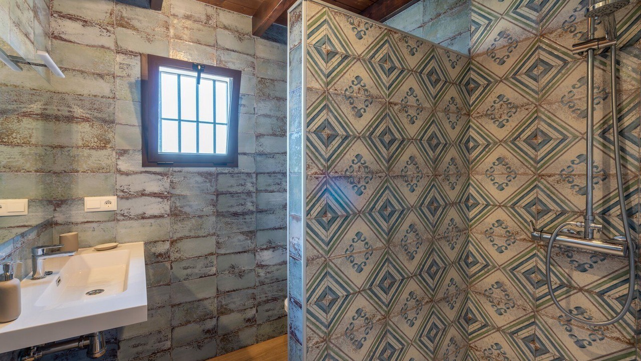 Photo of Bathroom in Coin