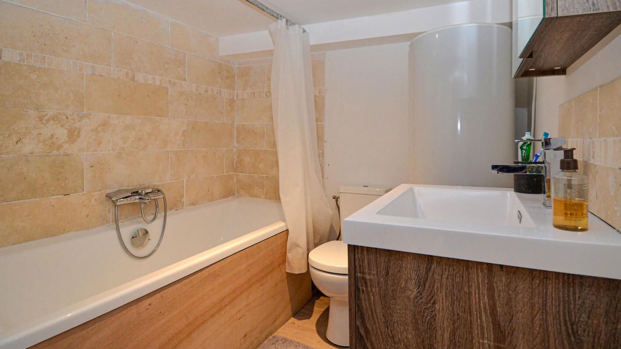 Photo of Bathroom in Pujaut
