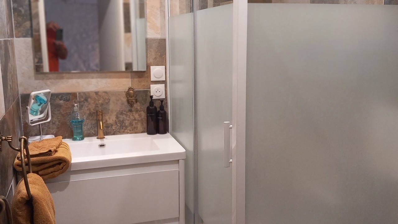 Photo of Bathroom in Jonquieres-Saint-Vincent