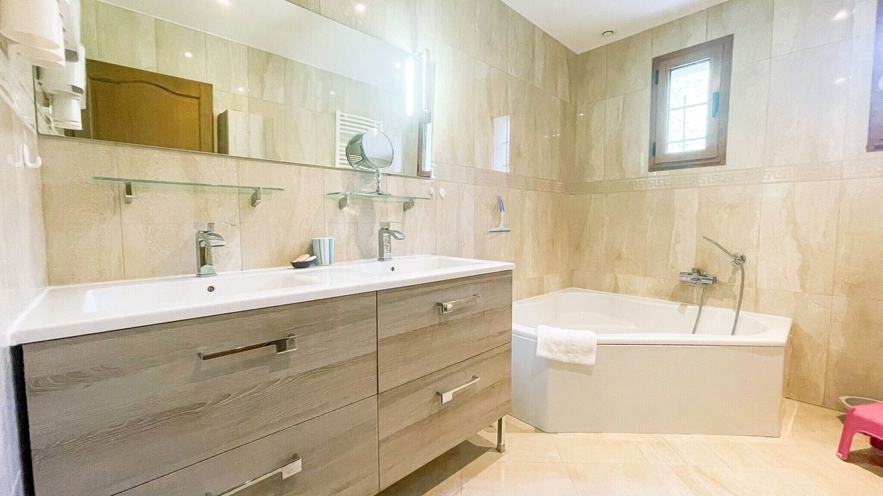Photo of Bathroom in Saint-Ismier