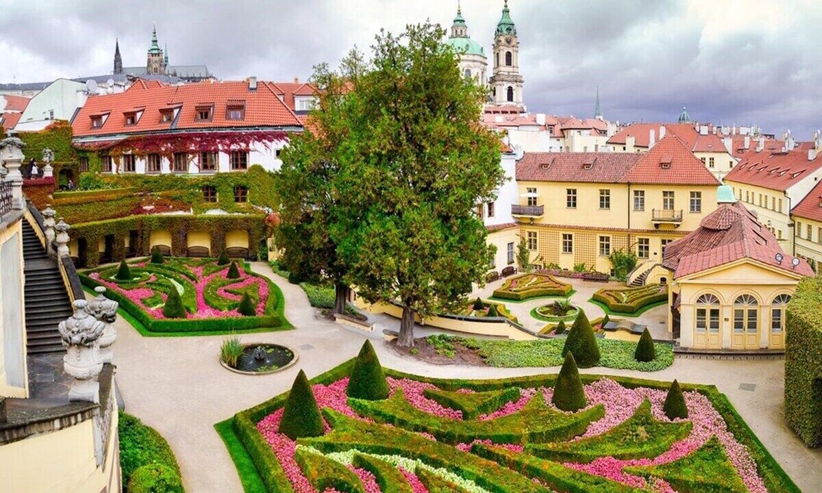 Photo of Others in Karlin
