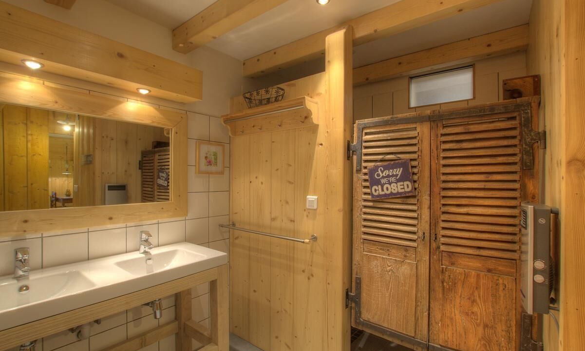 Photo of Bathroom in Chezery Forens
