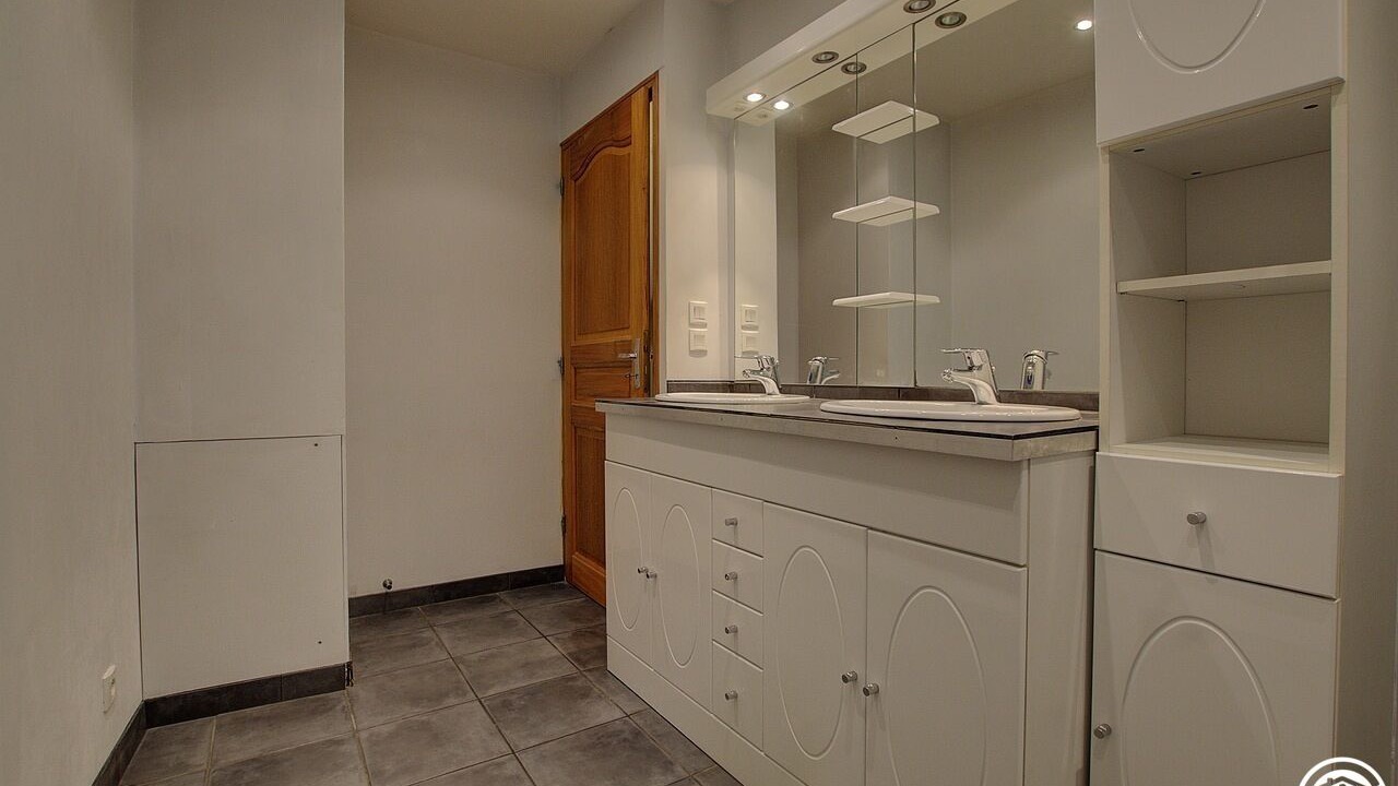 Photo of Bathroom in Outriaz
