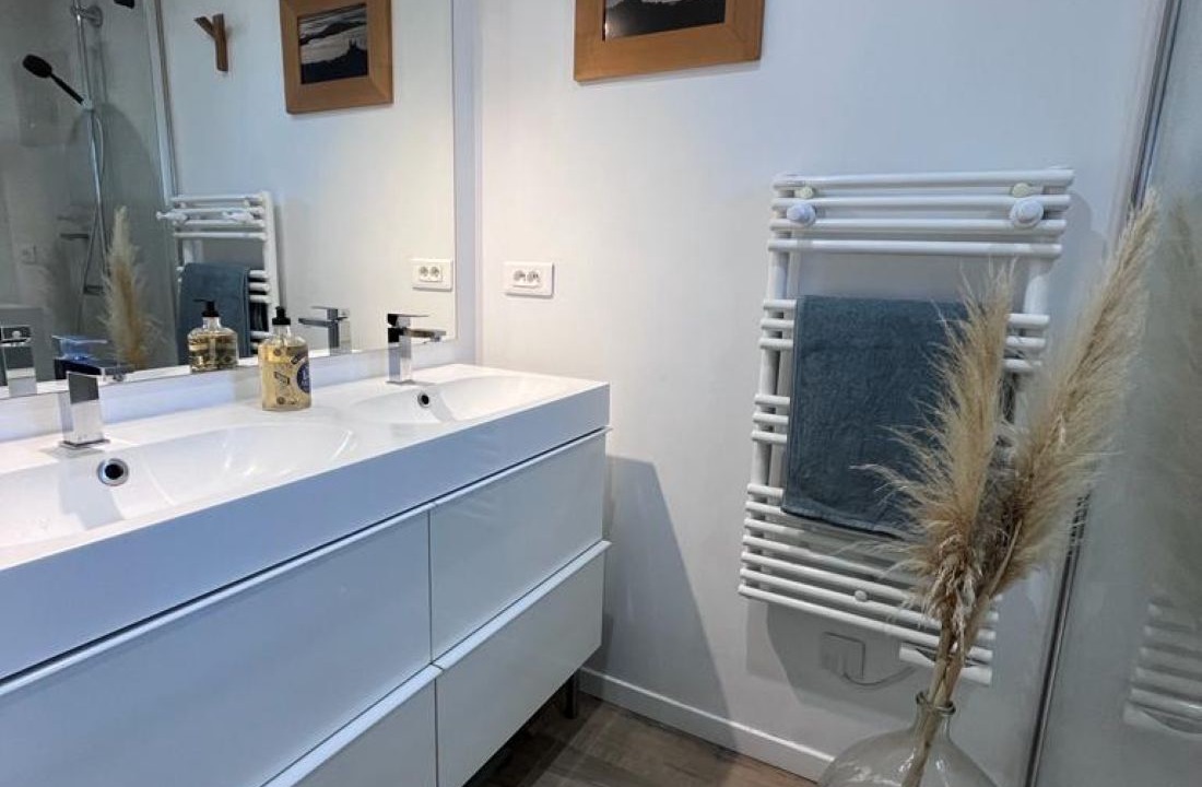 Photo of Bathroom in Chateauneuf-le-Rouge