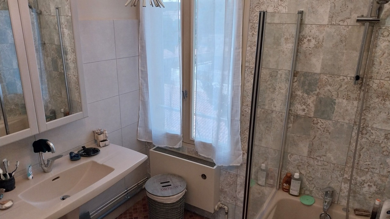 Photo of Bathroom in Nyons