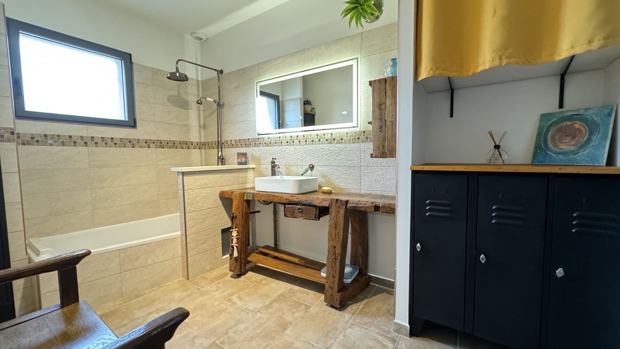 Photo of Bathroom in Maubec