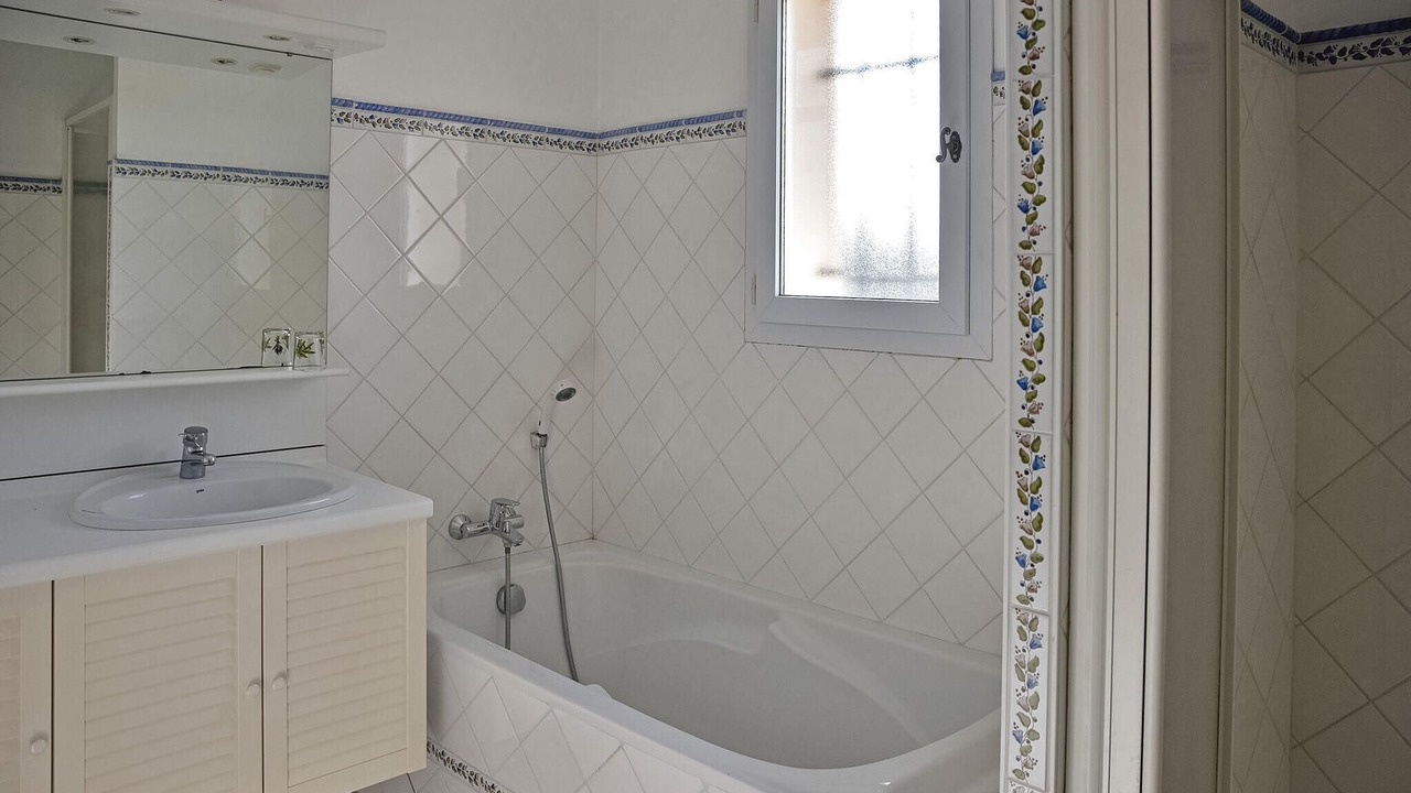 Photo of Bathroom in Graveson