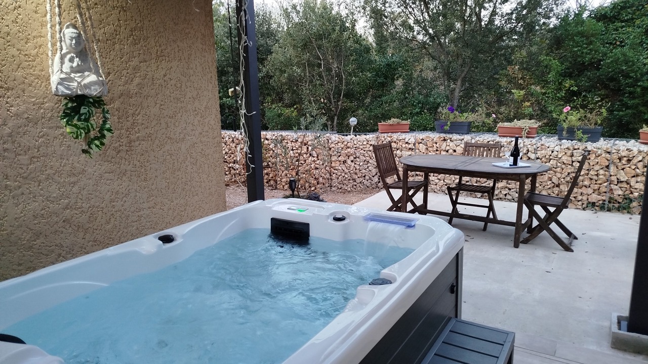 Photo of Outdoor in Saint-Martin-de-Londres