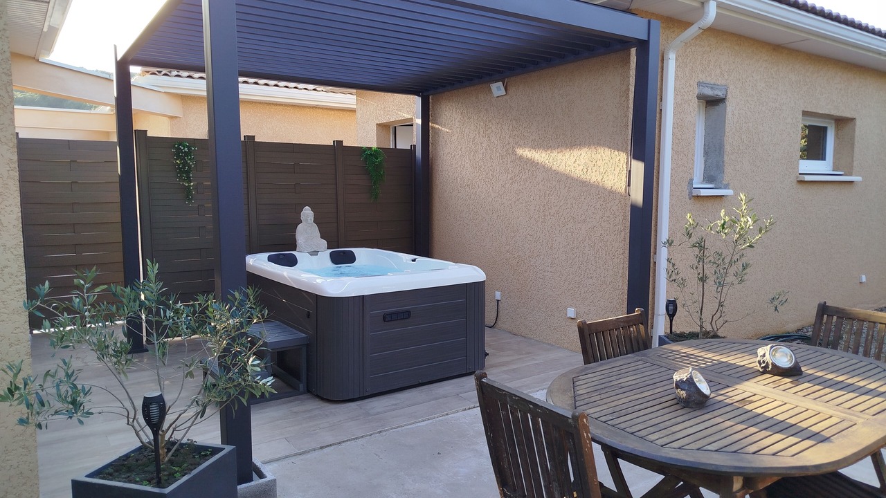 Photo of Outdoor in Saint-Martin-de-Londres