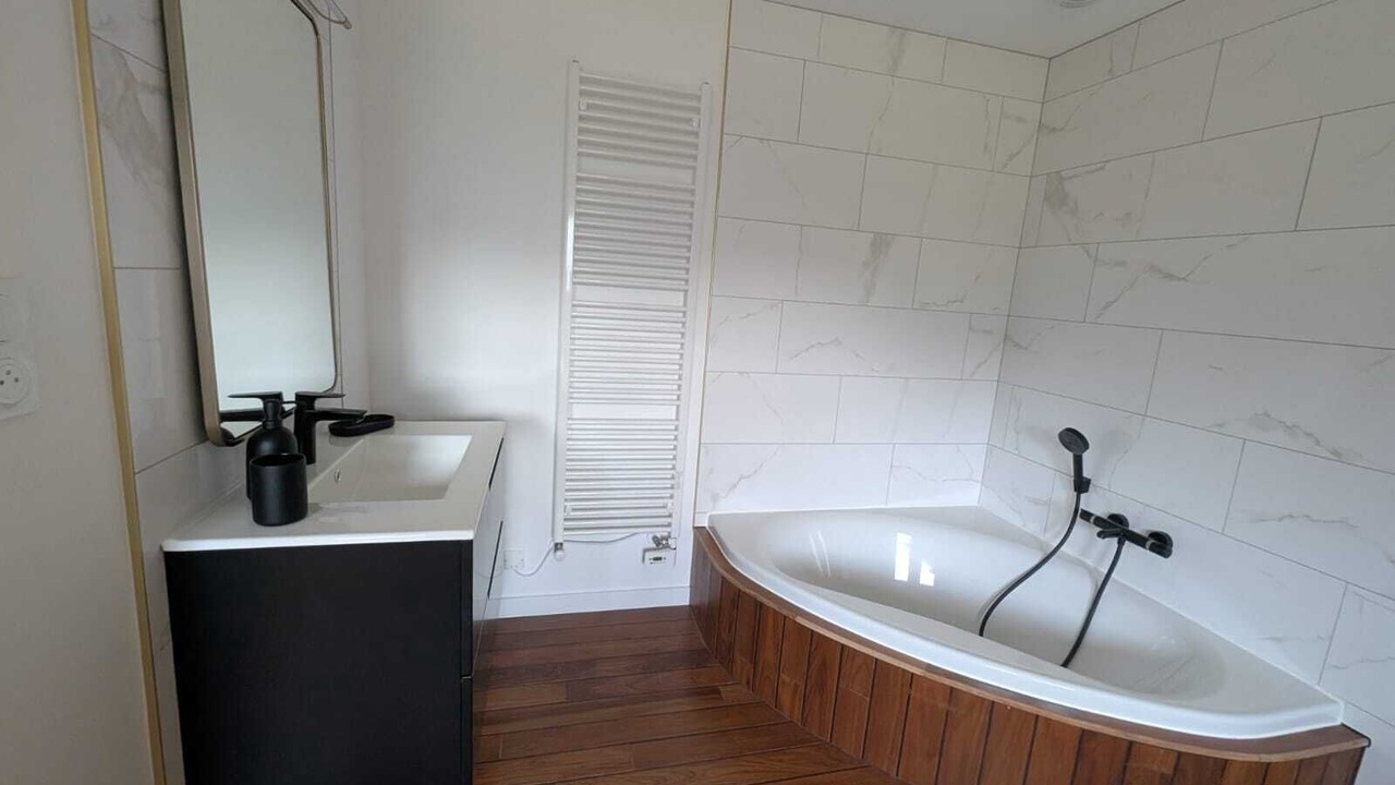 Photo of Bathroom in Campan