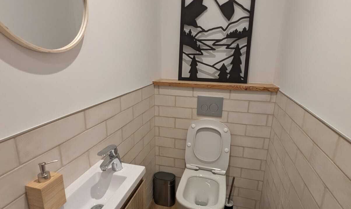 Photo of Bathroom in Campan