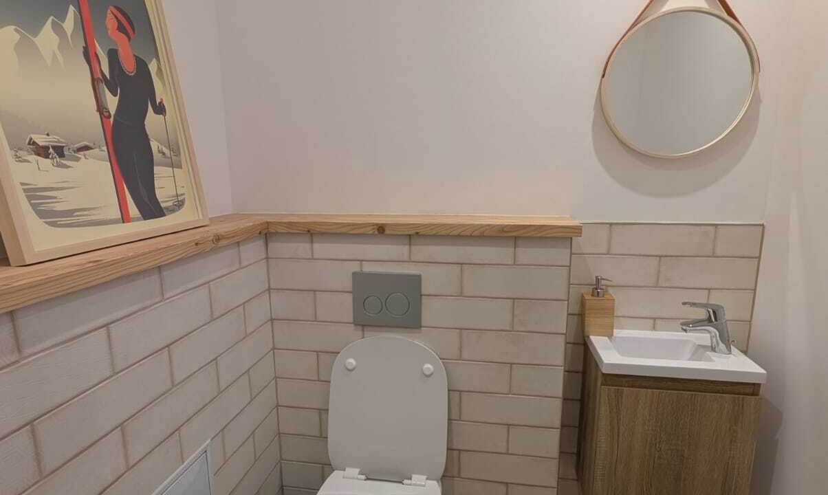 Photo of Bathroom in Campan