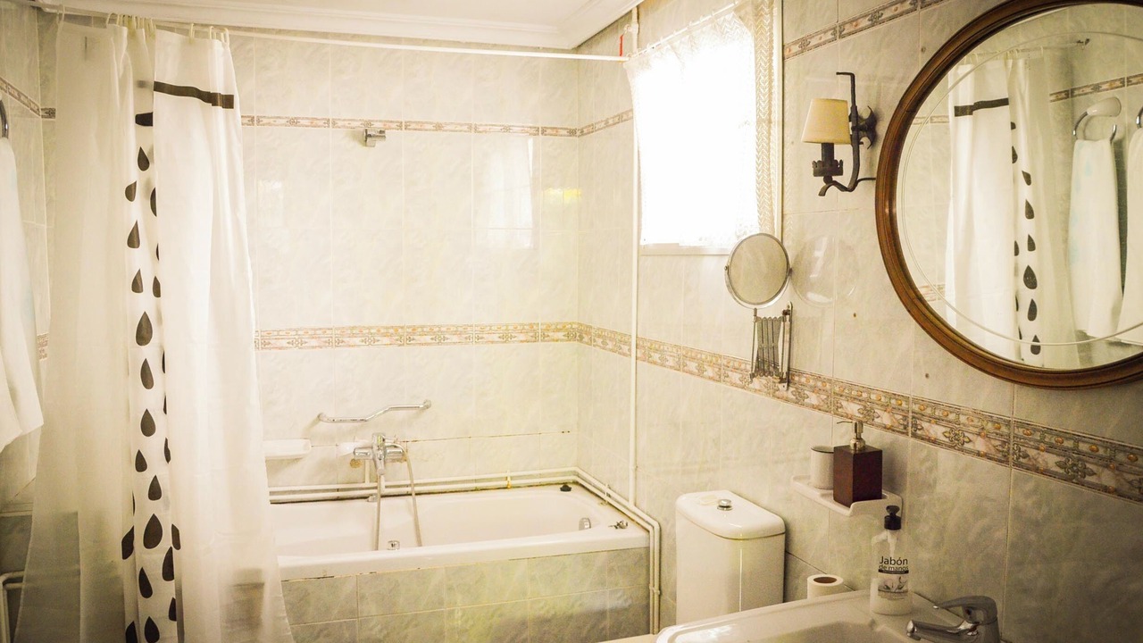 Photo of Bathroom in Elcano-Los Bermejales