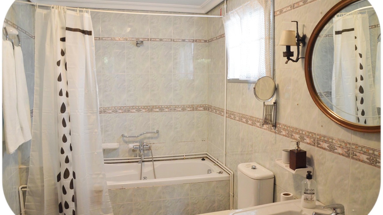 Photo of Bathroom in Elcano-Los Bermejales