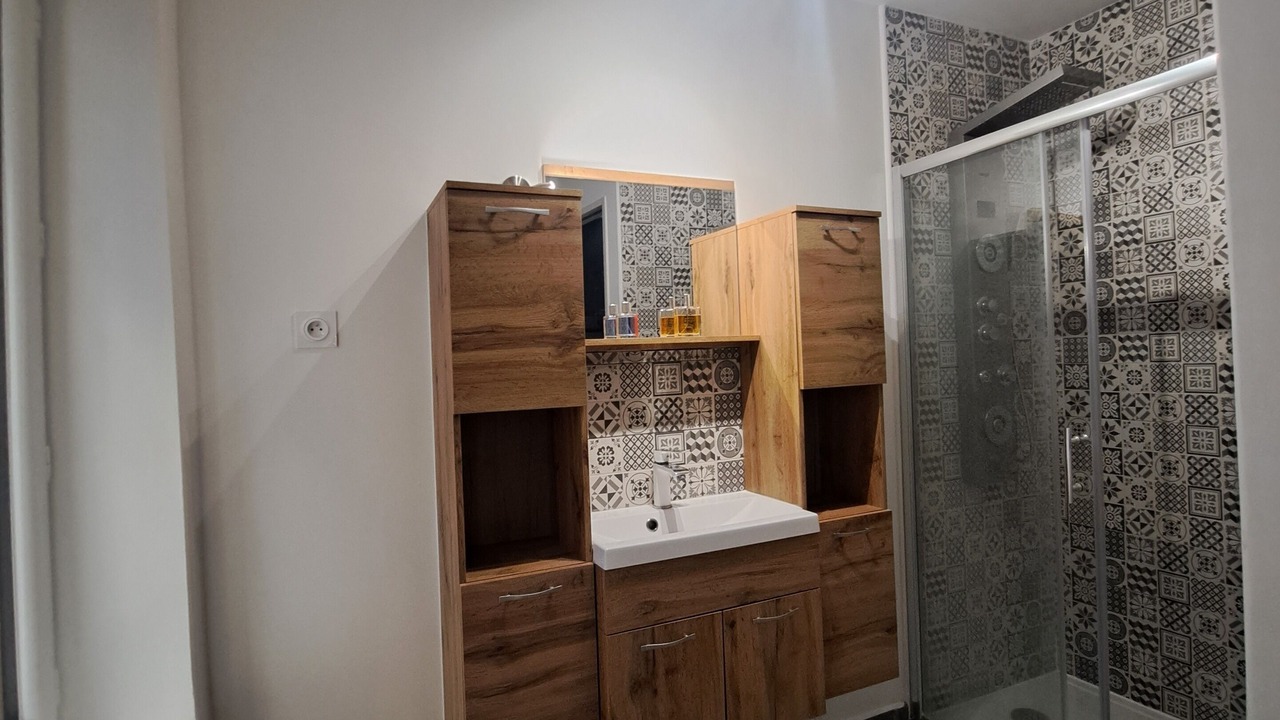 Photo of Bathroom in Lezignan-la-Cebe