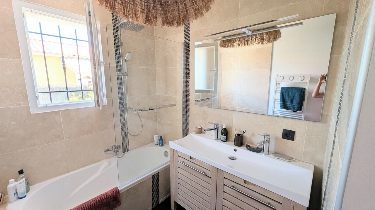 Photo of Bathroom in Roquemaure