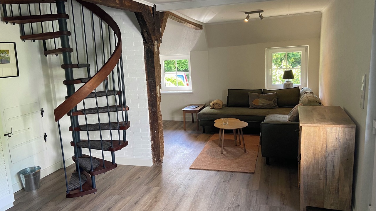Photo of Livingroom in Damp