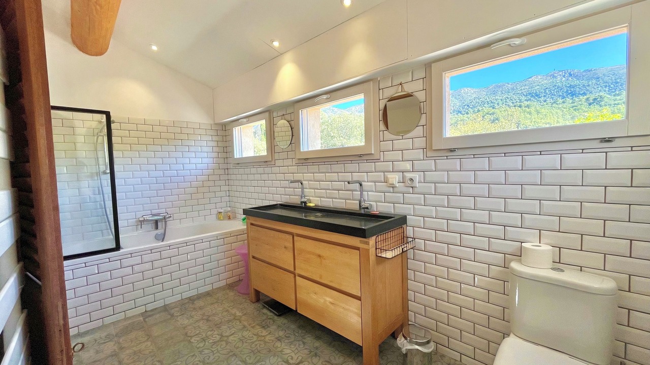 Photo of Bathroom in Vauvenargues