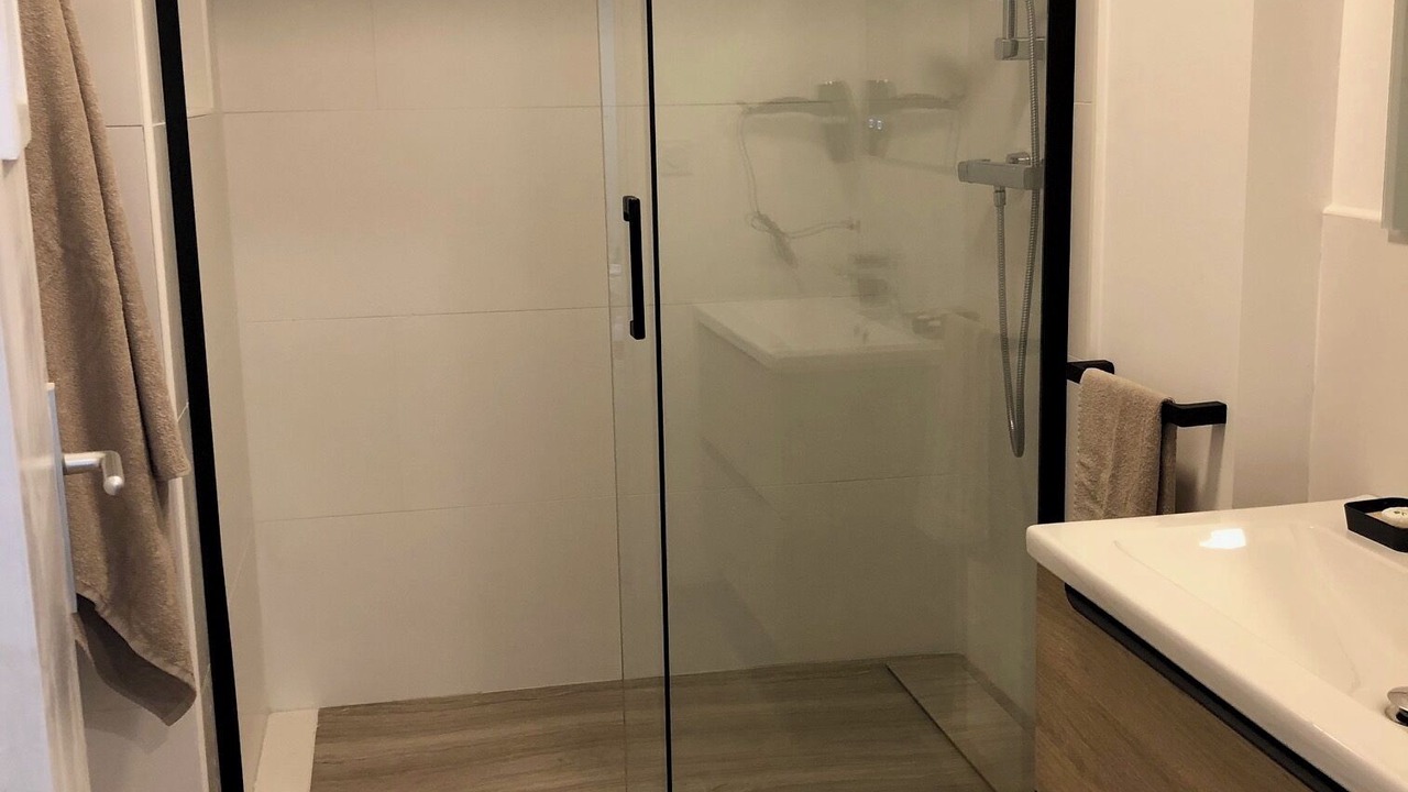 Photo of Bathroom in Avignon City Centre