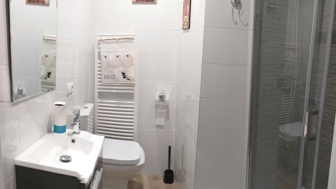 Photo of Bathroom in Perena