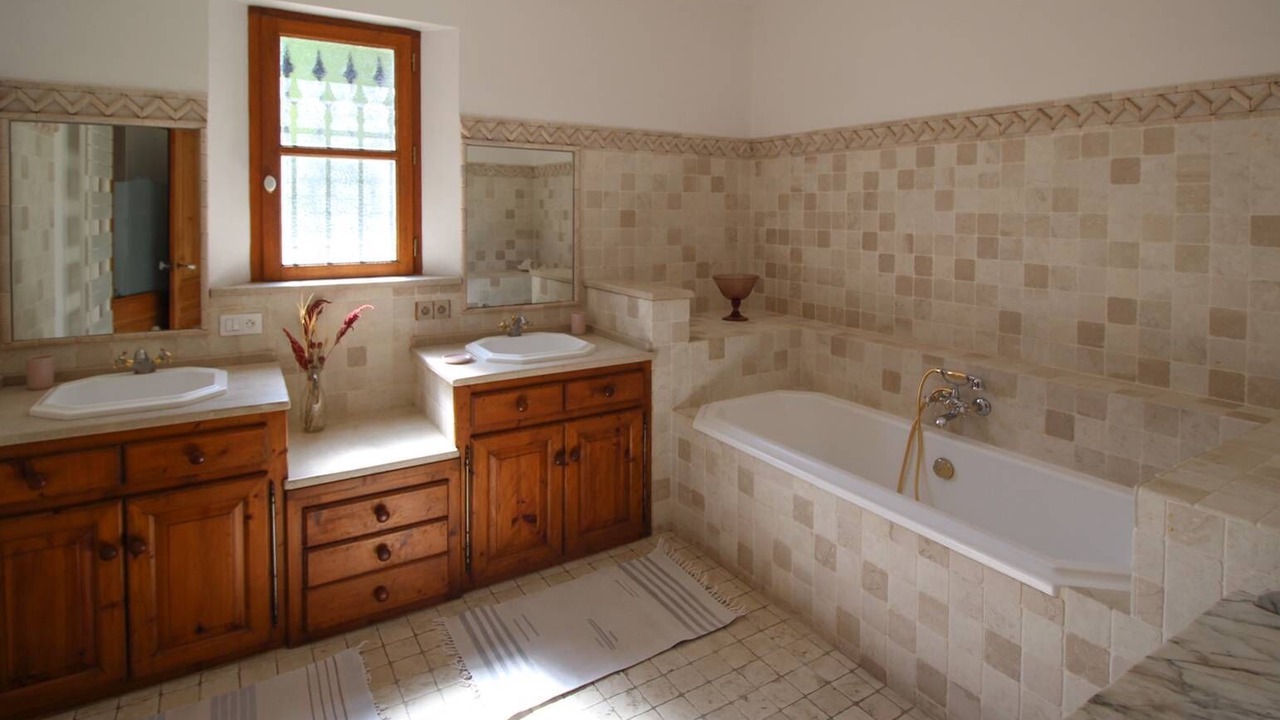 Photo of Bathroom in Noves