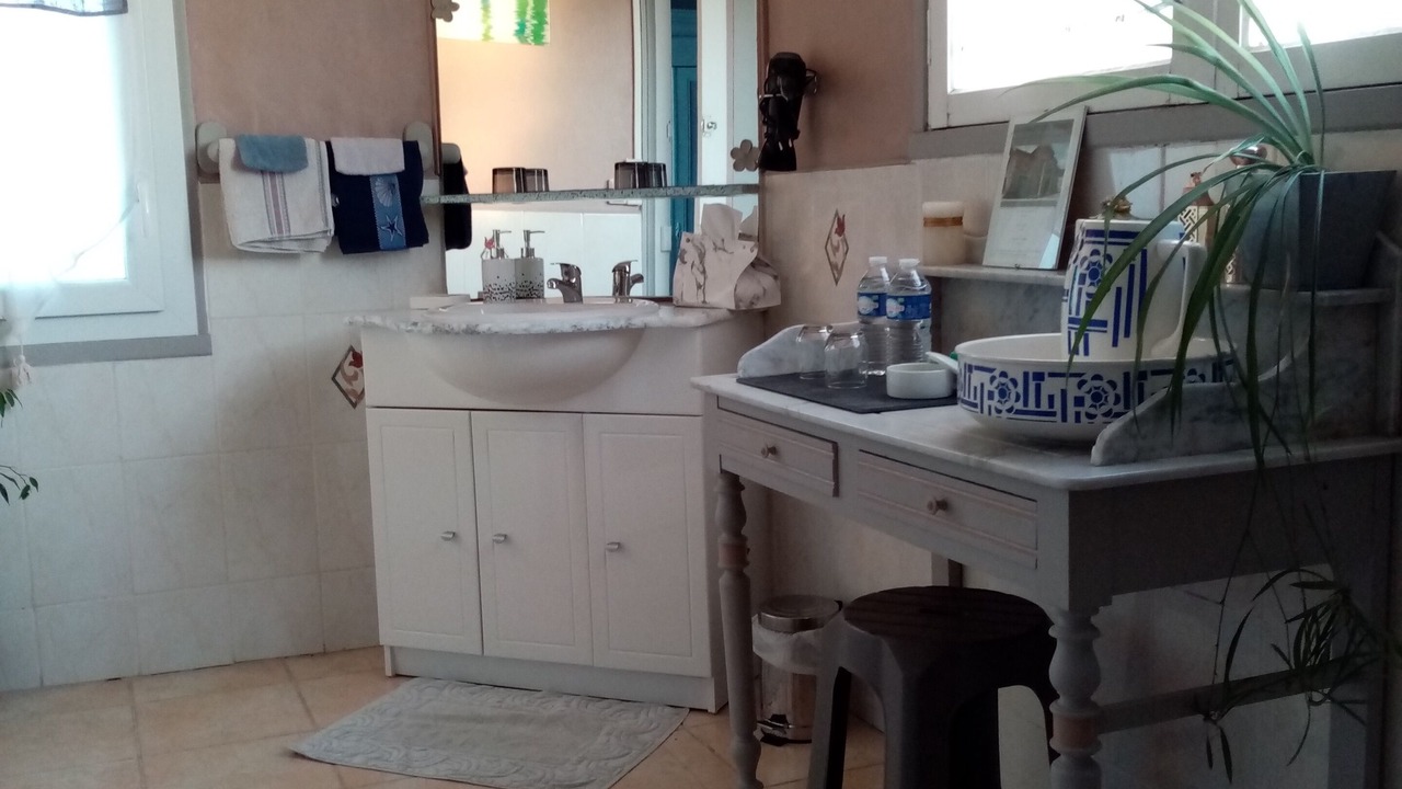 Photo of Bathroom in Saint-Laurent-des-Vignes