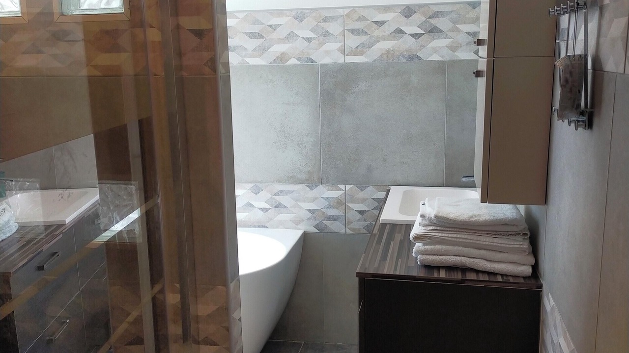 Photo of Bathroom in Lens