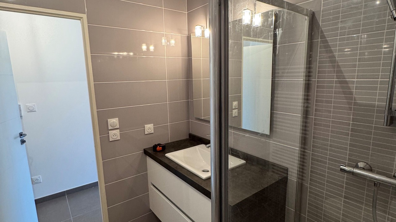 Photo of Bathroom in Ferney-Voltaire