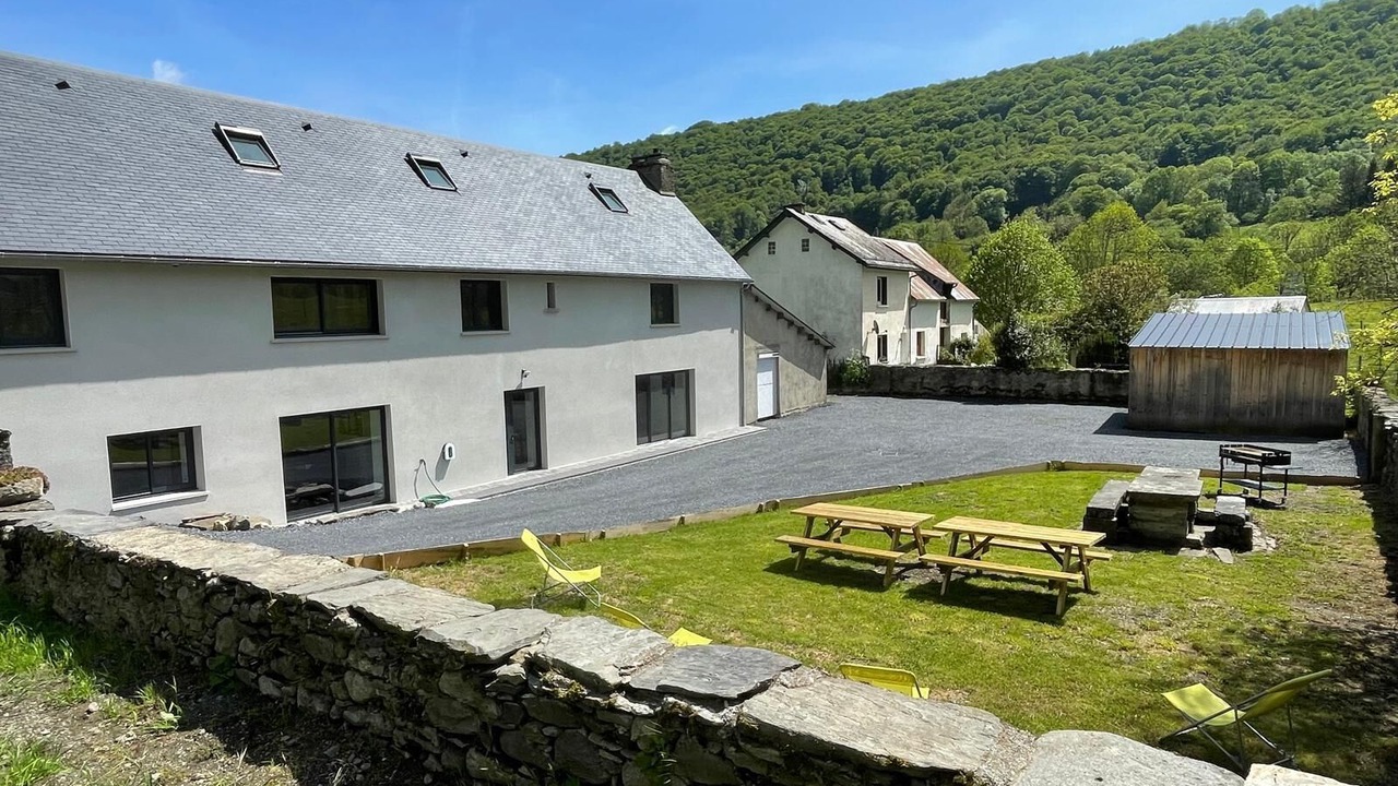Photo of Outdoor in Campan