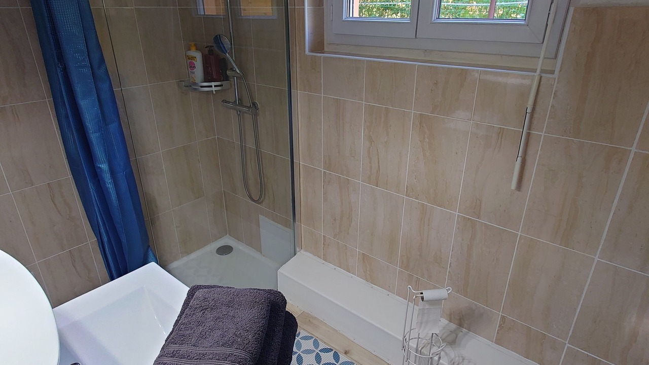 Photo of Bathroom in Campan