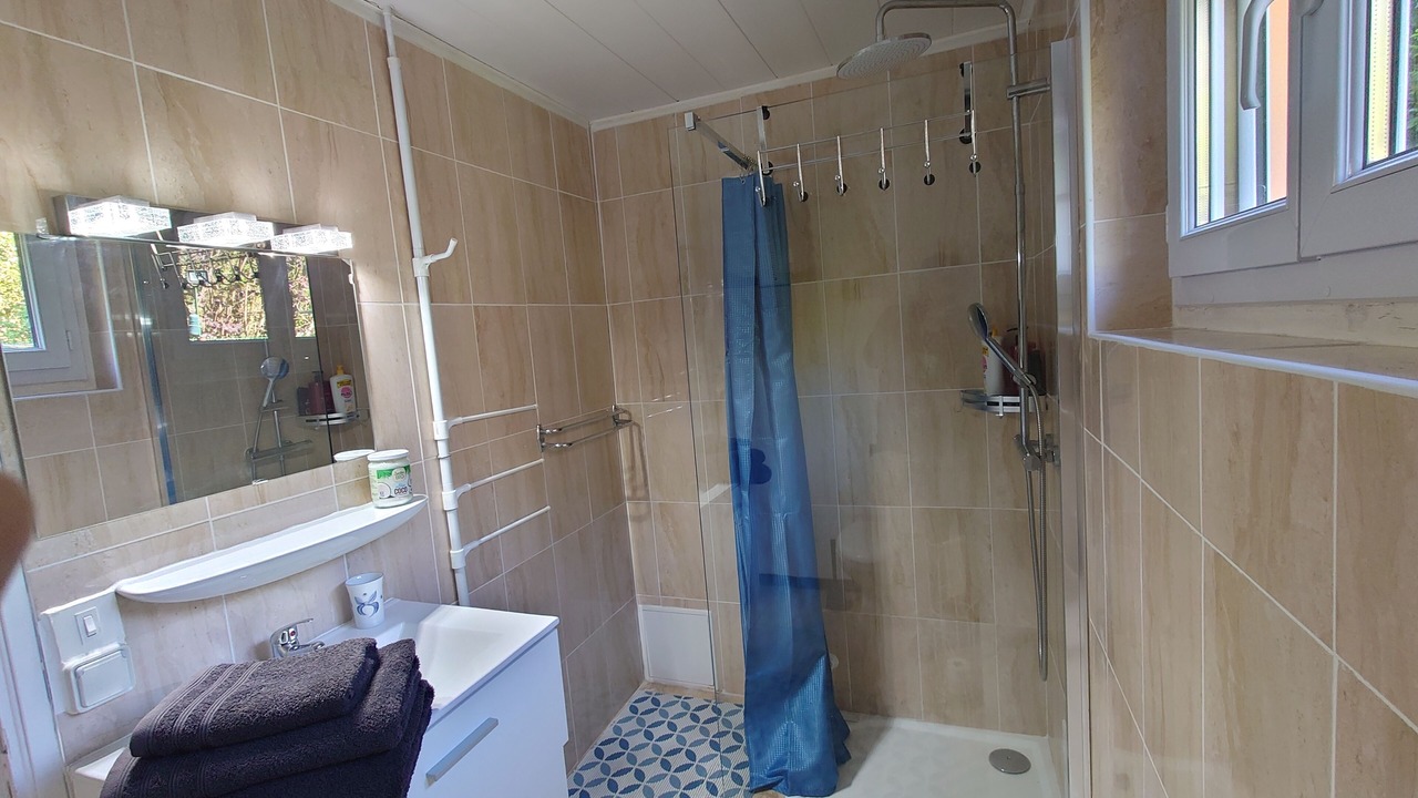 Photo of Bathroom in Campan