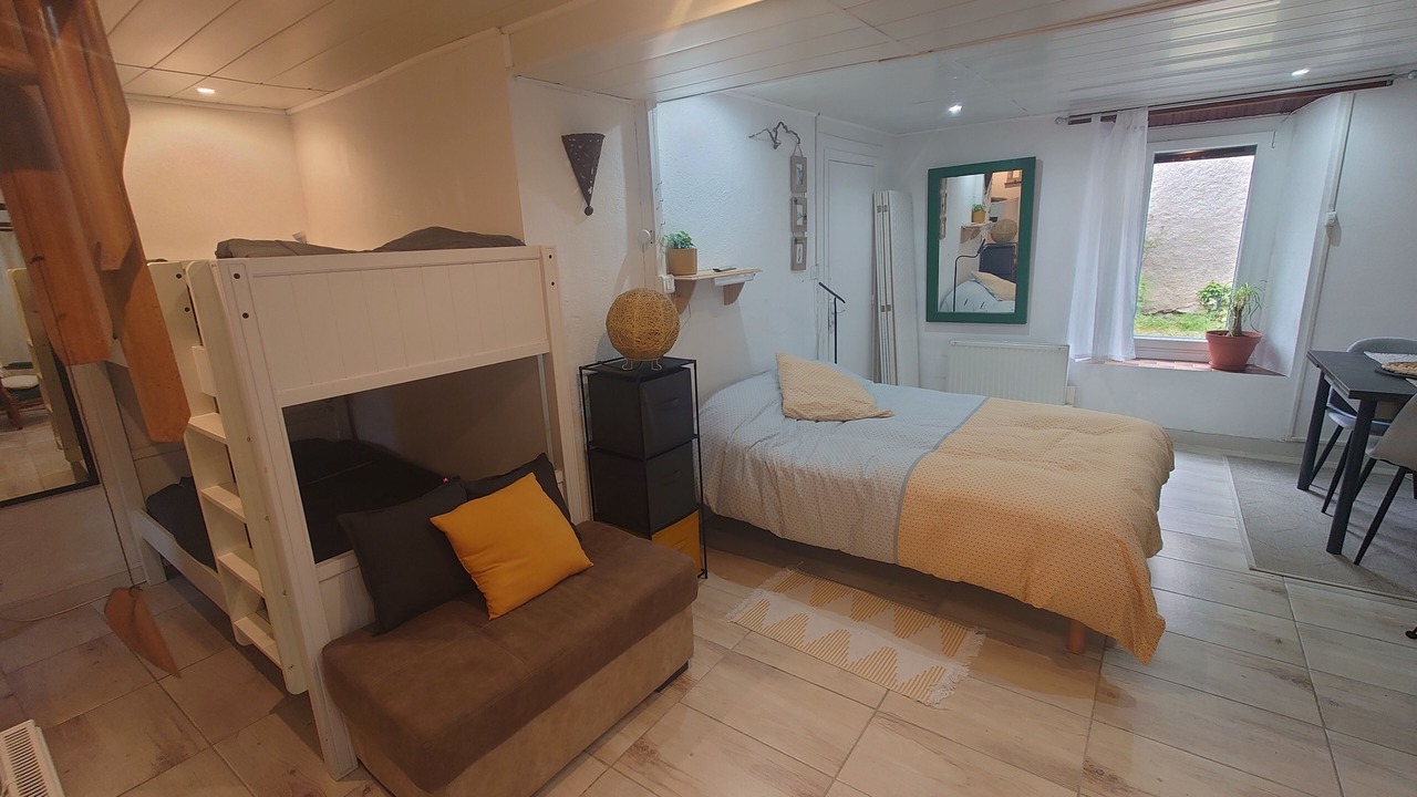 Photo of Bedroom in Campan