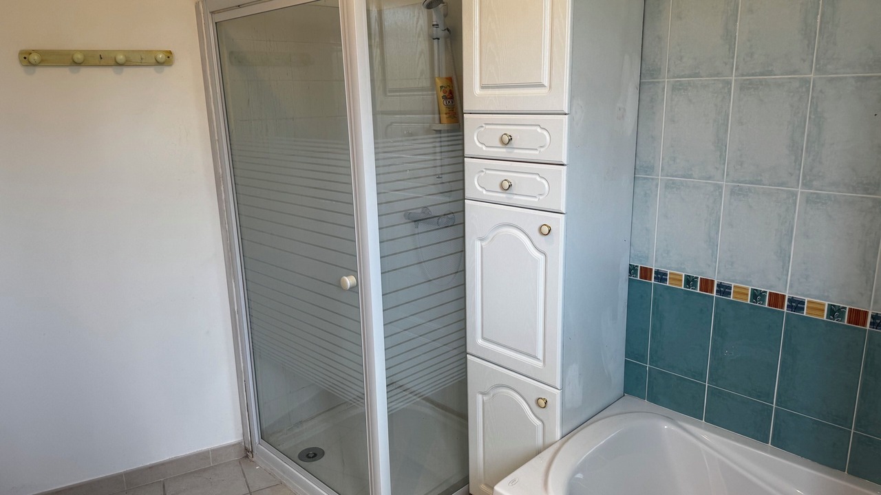 Photo of Bathroom in Garrigues-Sainte-Eulalie