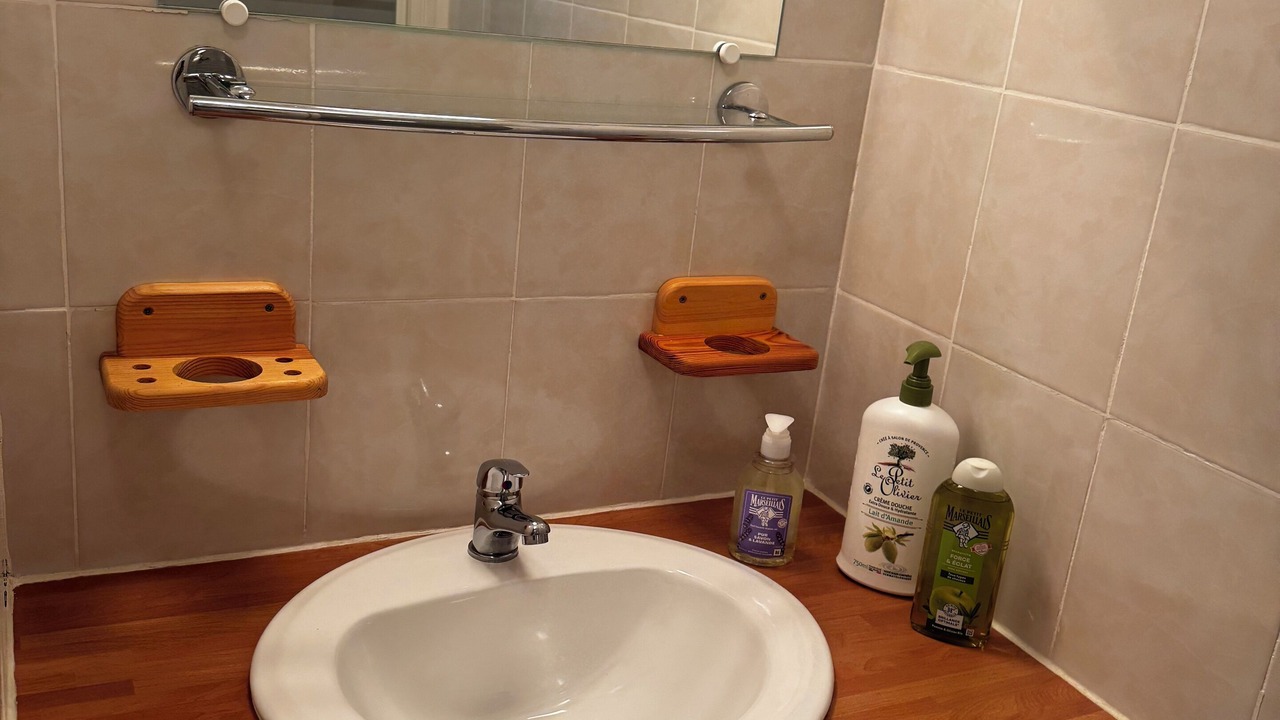 Photo of Bathroom in Garrigues-Sainte-Eulalie